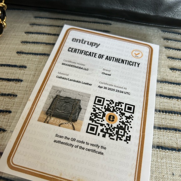 Authentic Vintage Chanel bag - Picture 3 of 8